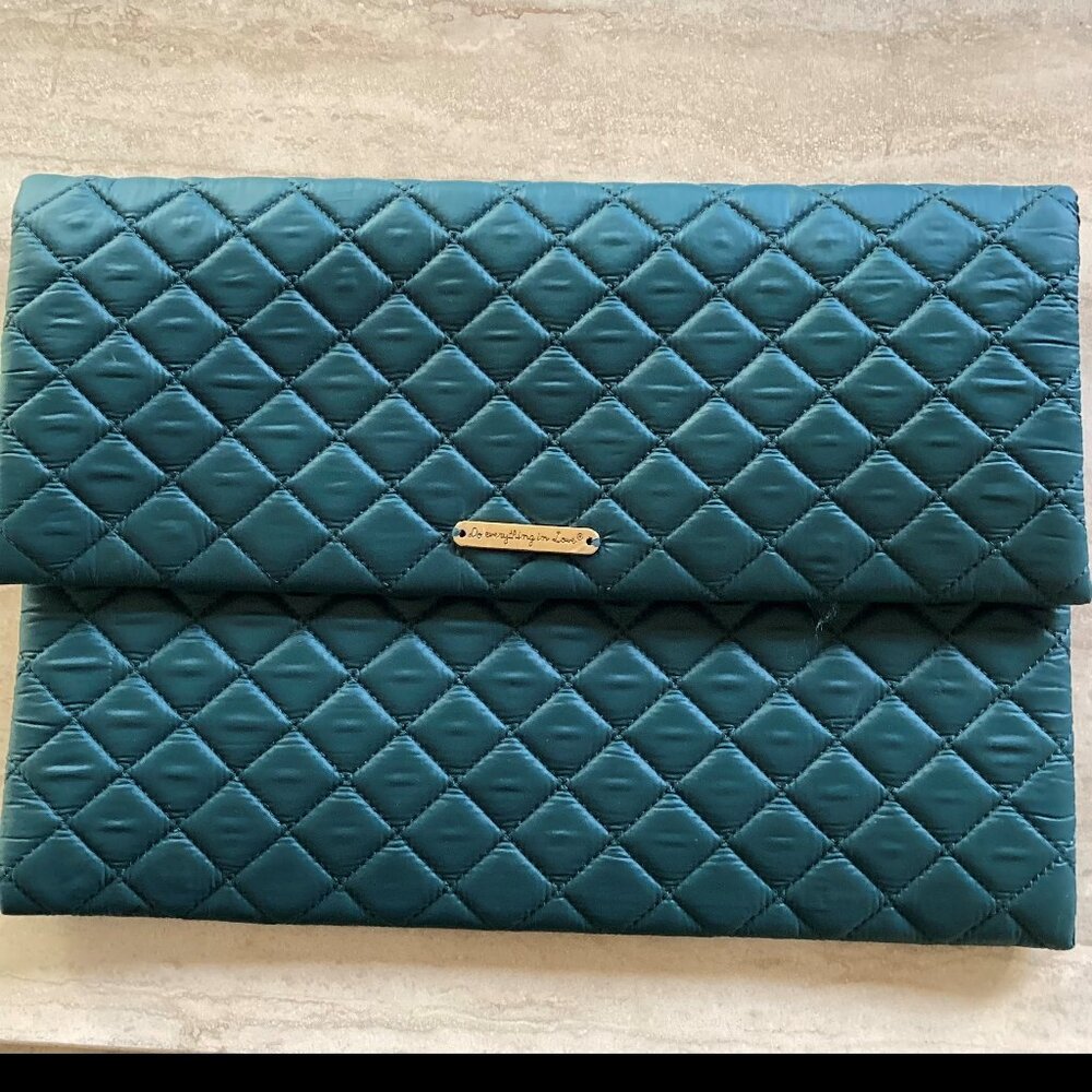 Do Everything in Love dark forest green quilted clutch, NWOT. 9"x12"